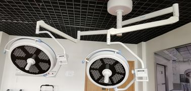 مستشفى 140W بقيادة تشغيل أضواء المسرح 1300mm عمق الإضاءة